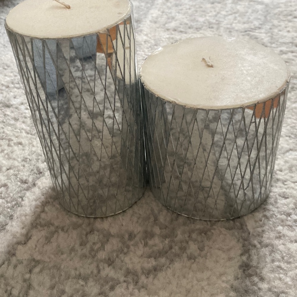 2 mirrored candles